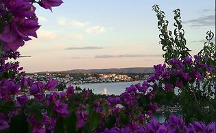 Apartment With Breathtaking sea View