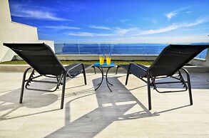 Villa Nina Makarska With Heated Infinity Pool of 33 m2 and Stunning se