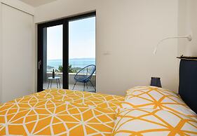 Villa Nina Makarska With Heated Infinity Pool of 33 m2 and Stunning se