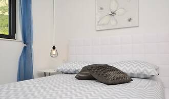 Villa Nina Makarska With Heated Infinity Pool of 33 m2 and Stunning se