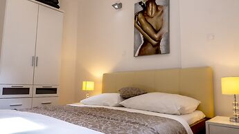 Citybreak Apartman With Private Beach Near Split