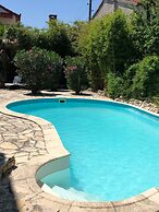 Apartment in Villa, Private Pool, big Garden, Close to sea and Old Zad