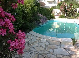 Apartment in Villa, Private Pool, big Garden, Close to sea and Old Zad