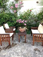 Apartment in Villa, Private Pool, big Garden, Close to sea and Old Zad