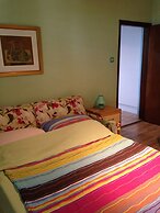 Apartment in Villa, big Garden, Private Pool, Close to Beach and Zadar