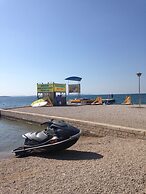 Apartment in Villa, big Garden, Private Pool, Close to Beach and Zadar