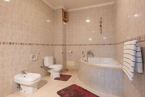 5 Bedroom Holiday Villa Yasmine, Perfect for Family Holidays, Near Bea