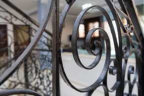 5 Bedroom Holiday Villa Yasmine, Perfect for Family Holidays, Near Bea