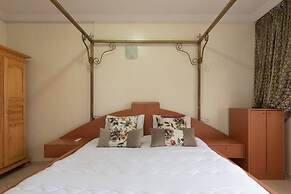 5 Bedroom Holiday Villa Yasmine, Perfect for Family Holidays, Near Bea