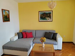 Holiday Apartment With a Balcony and sea View, Just 300 Metres From th