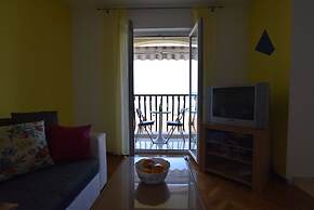 Holiday Apartment With a Balcony and sea View, Just 300 Metres From th