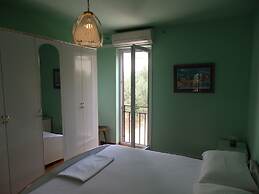 Holiday Apartment With a Balcony and sea View, Just 300 Metres From th