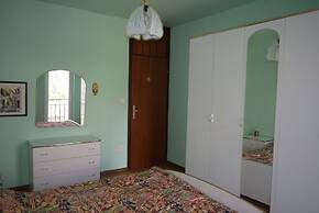 Holiday Apartment With a Balcony and sea View, Just 300 Metres From th