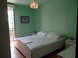 Holiday Apartment With a Balcony and sea View, Just 300 Metres From th