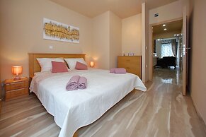 Few Steps From the Center - new and Modern Apartment for 4 Persons