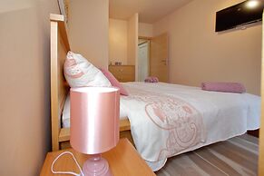 Few Steps From the Center - new and Modern Apartment for 4 Persons