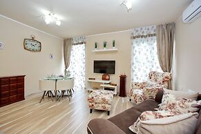 Few Steps From the Center - new and Modern Apartment for 4 Persons