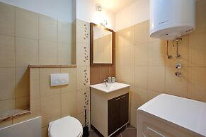 Few Steps From the Center - new and Modern Apartment for 4 Persons