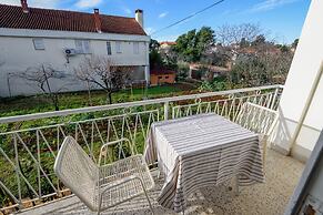 The Apartments Consists of two Bedrooms, a Bathroom, a Kitchen and a L