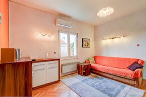 The Apartments Consists of two Bedrooms, a Bathroom, a Kitchen and a L