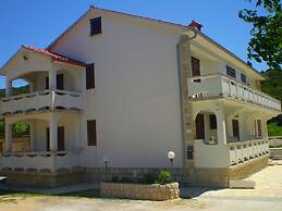 Beautiful Apartment With Balcony on Island Rab