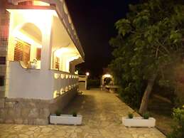 Beautiful Apartment With Balcony on Island Rab
