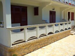 Beautiful Apartment With Balcony on Island Rab