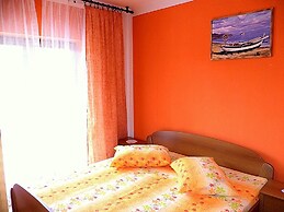Beautiful Apartment With Balcony on Island Rab