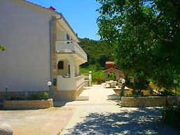 Beautiful Apartment With Balcony on Island Rab
