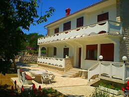 Beautiful Apartment With Balcony on Island Rab