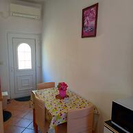 Pretty Apartment With Terrace on Island Rab