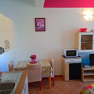 Pretty Apartment With Terrace on Island Rab