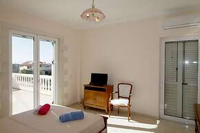 Luxurious Villa Anthi