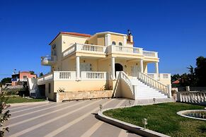 Luxurious Villa Anthi