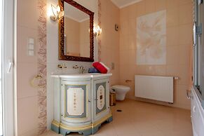 Luxurious Villa Anthi