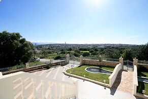 Luxurious Villa Anthi