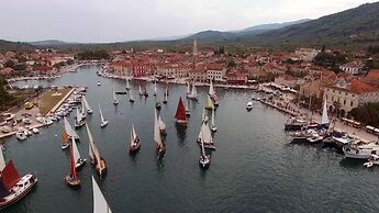 Comfortable Apartment in Stari Grad