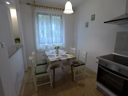 Comfortable Apartment in Stari Grad
