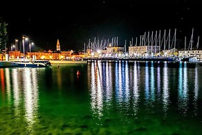Comfortable Apartment in Stari Grad