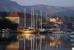 Comfortable Apartment in Stari Grad