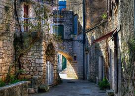 Comfortable Apartment in Stari Grad