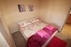 Apartment Rustica With 2 Bedrooms