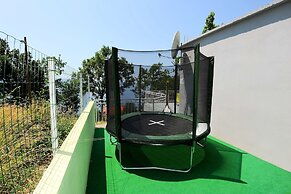 Holiday House With Pool