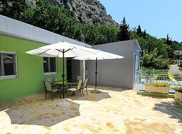 Holiday House With Pool