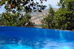 Holiday House With Pool