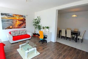 Holiday House With Pool