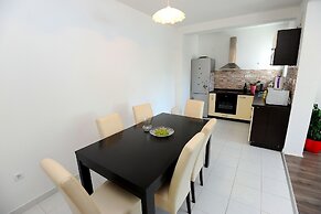 Holiday House With Pool