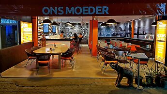 Ons Moeder Restaurant Guesthouse - 2 50 Meters to the Beach