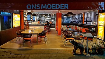 Ons Moeder Restaurant Guesthouse - 4 50 Meters to the Beach