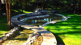 Tree House Close to the National Park Plitvice Lakes